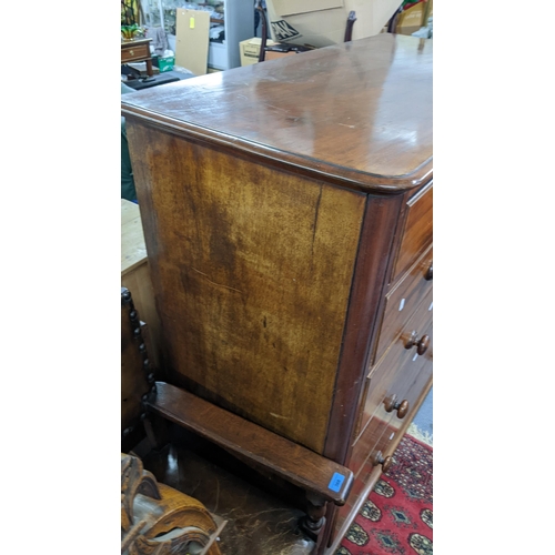 514 - A Victorian mahogany chest of two short and four long graduated drawers, 130cm h x 120cm w
Location:... 