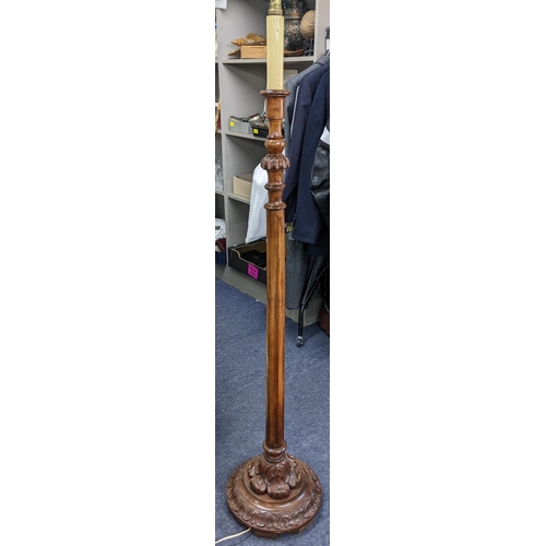 517 - An early 20th century mahogany standard lamp having a reeded column and carved base, 137cm h 
Locati... 