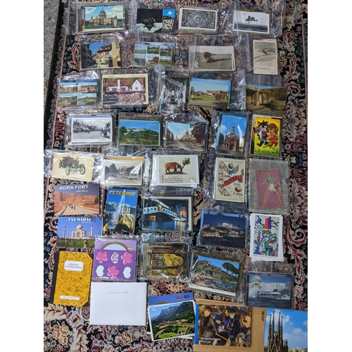 522 - A quantity of various postcards Location:G