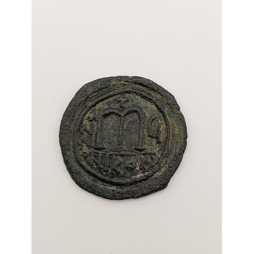 136 - Byzantine Empire - Tiberius II Constantine (578 -582) 40 Nummi, Nicomedia, crowned buts, facing o/o ... 