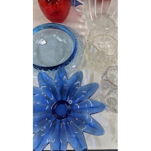 246 - A collection of glass to include a green bowl, a clear vase other items Location:LWB