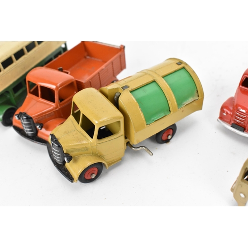 253 - A Dinky Supertoys 521 Bedford Articulated Lorry, yellow body, black wings/wheel hubs, in original ca... 