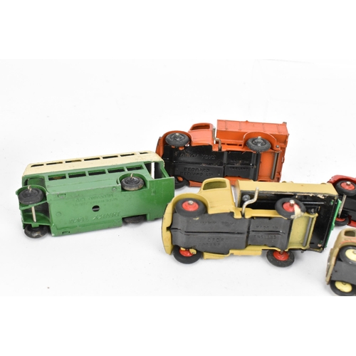 253 - A Dinky Supertoys 521 Bedford Articulated Lorry, yellow body, black wings/wheel hubs, in original ca... 