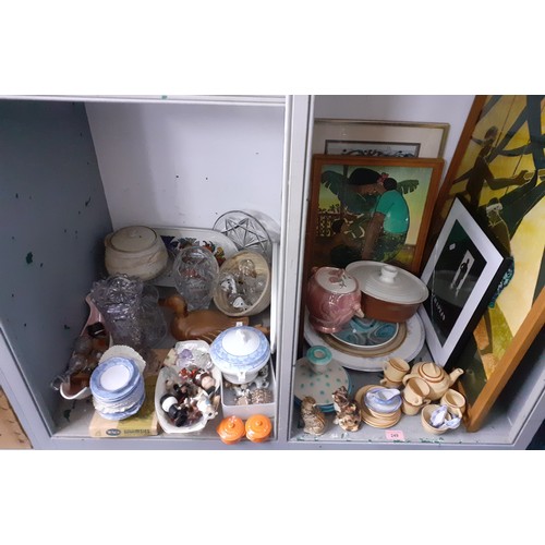 249 - A mixed lot to include prints, 2x Villeroy & Boch 'Acapulco' serving dishes, Wade whimsies, a Le Cre... 