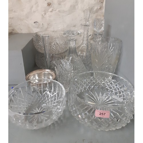 257 - A quantity of late 20th Century cut glass items to include a Waterford crystal fruit bowl and mixed ... 