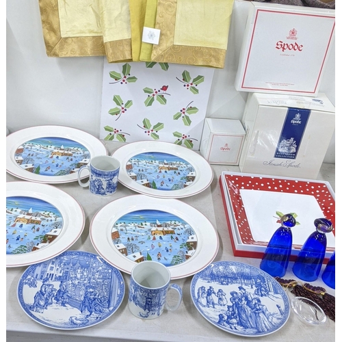 315 - Christmas related ceramics and glassware to include Villeroy & Boch Naif Christmas plates, a cake pl... 