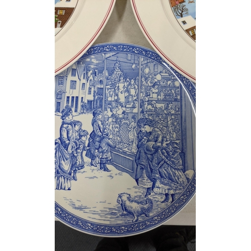 315 - Christmas related ceramics and glassware to include Villeroy & Boch Naif Christmas plates, a cake pl... 