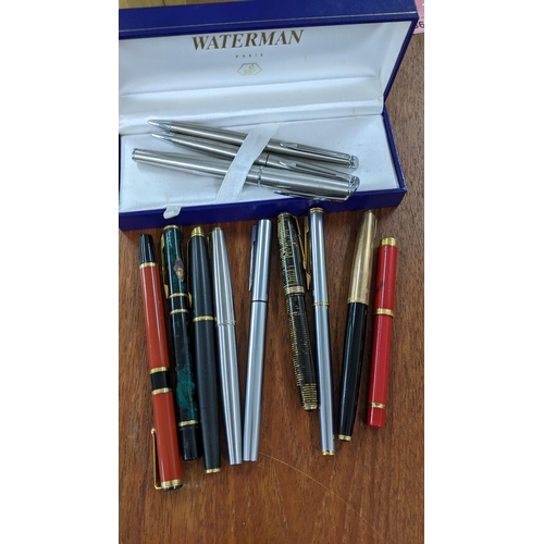 19 - A collection of 12 Parker and Waterman fountain pens, 9 fountain to include Parker 61, 65 and Vacu M... 