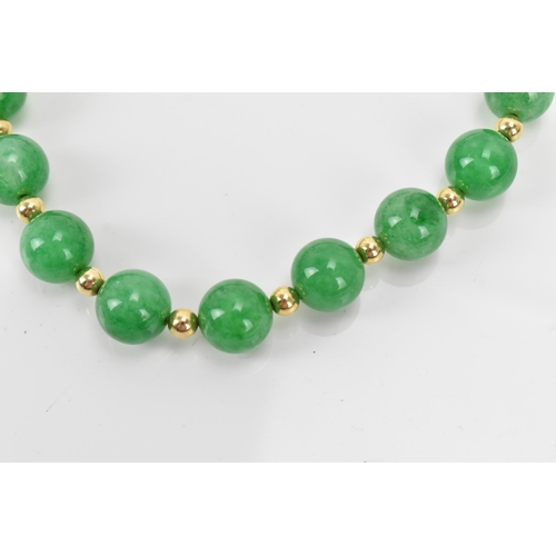 184A - A green jade same-sized bead and 9ct gold necklace, with 26 approx. 12mm diameter round jade beads, ... 