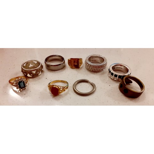 70 - A quantity of costume jewellery and vintage watches and pocket watches to include an amber effect ne... 