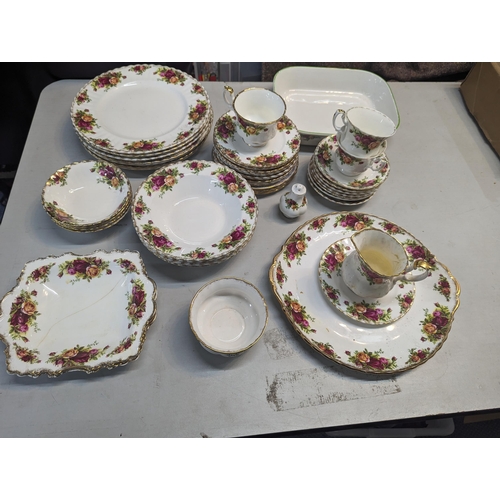 330 - Royal Albert old Country Roses A/F, part service to include dinner plates, cups and saucers, bowls, ... 