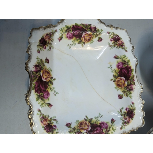 330 - Royal Albert old Country Roses A/F, part service to include dinner plates, cups and saucers, bowls, ... 