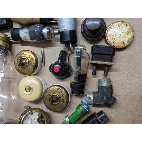 282 - Components, switches, radio valves, plugs and other items Location:LAB