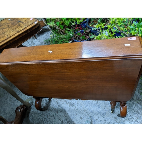 434 - Victorian mahogany Sutherland table on turned columns and legs, brass castors 72cm x 90.5cm x 6.5cm ... 