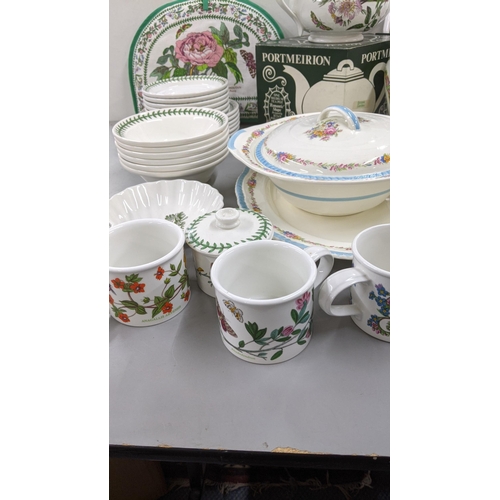 436 - A mixed lot of ceramics to include The Botanic Garden tea pot with box, vase and others, together wi... 