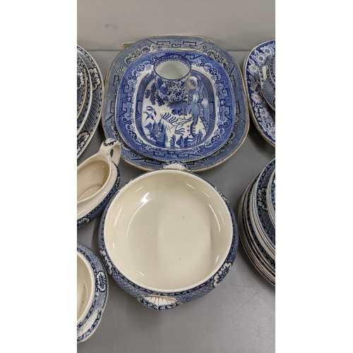 438 - A mixed lot of blue and white ceramics to include various serving plates, dinner and side plates, a ... 