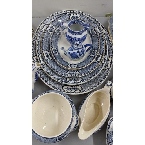 438 - A mixed lot of blue and white ceramics to include various serving plates, dinner and side plates, a ... 