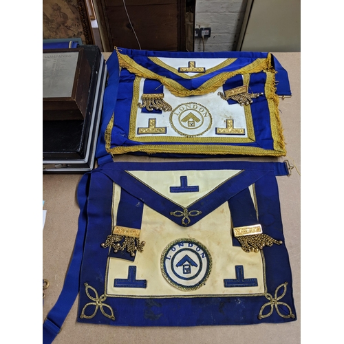 476 - Masonic and Freemasons items to include a Masons white leather apron with London emblem, paperwork r... 