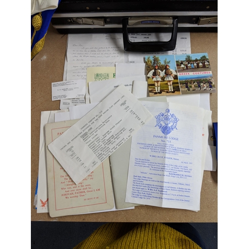 476 - Masonic and Freemasons items to include a Masons white leather apron with London emblem, paperwork r... 