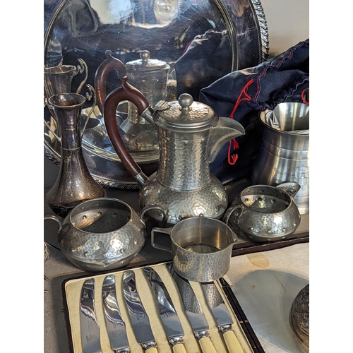 486 - Mixed metalware to include Roundhead pewter hammered teapot and companions, silver plate and other b... 