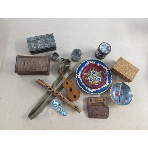 493 - A mixed lot to include carved treen boxes, and a metal example, cloisonne dish and ashtray in the fo... 