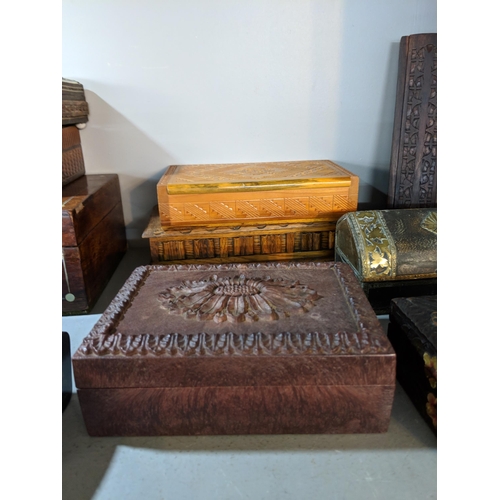 498 - Fourteen wooden boxes to include a black lacquered Oriental style box and a mahogany box with mother... 