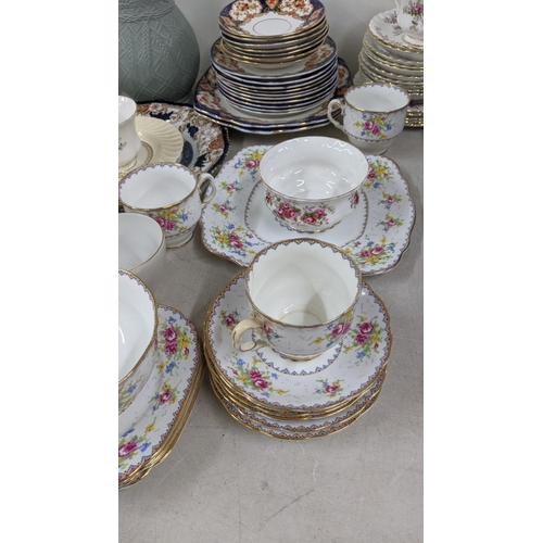 508 - A mixed lot of china to include a Royal Albert Lavender Rose pattern tea service, a Victorian Dudson... 