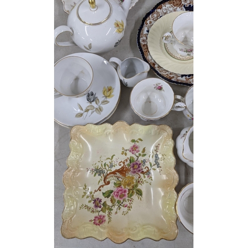 508 - A mixed lot of china to include a Royal Albert Lavender Rose pattern tea service, a Victorian Dudson... 