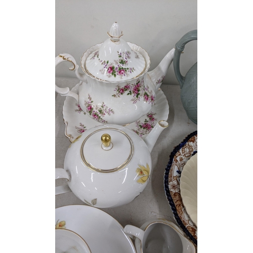 508 - A mixed lot of china to include a Royal Albert Lavender Rose pattern tea service, a Victorian Dudson... 