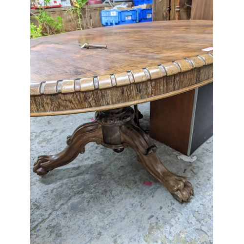 433 - A Regency/early Victorian rosewood tilt top breakfast table, circular top with dentil moulded edge r... 