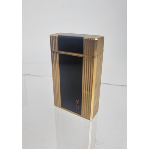 25A - A Dupont lighter with a black lacquered and gold plated case Location: CAB3