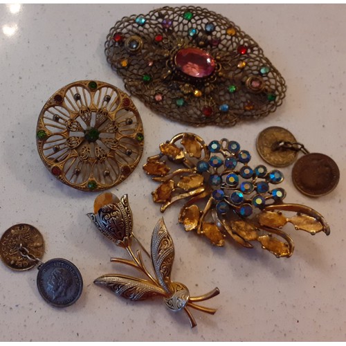 75 - A quantity of costume jewellery to include a Sterling silver morpho brooch, early 20th Century paste... 