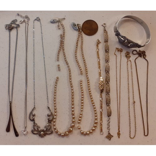 75 - A quantity of costume jewellery to include a Sterling silver morpho brooch, early 20th Century paste... 