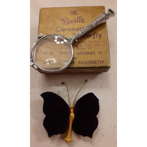 112 - A quantity of vintage costume jewellery to include a Revills Coronation velvet butterfly pin brooch,... 