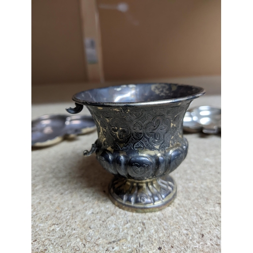 350 - Two Edward VII silver bridge ashtrays in the form of ace of clubs, Birmingham 1904, and a continenta... 