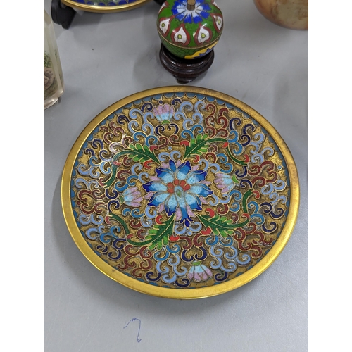 64 - Chinese collectables to include a miniature cloisonne vase, a painted snuff bottle and other items.
... 