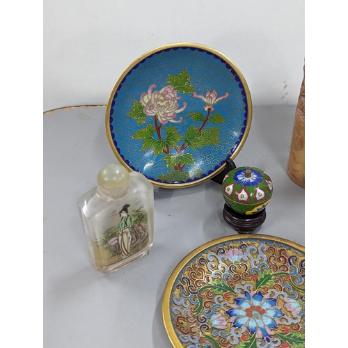 64 - Chinese collectables to include a miniature cloisonne vase, a painted snuff bottle and other items.
... 