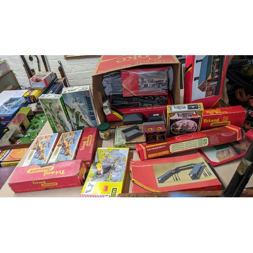 503 - A selection of mainly 00 gauge items, boxed loose to include a Hornby 46201 Queen Elizabeth locomoti... 