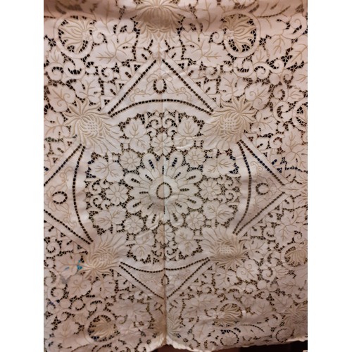 258 - A quantity of vintage table linen to include a taupe machine embroidered cut-work tablecloth 40