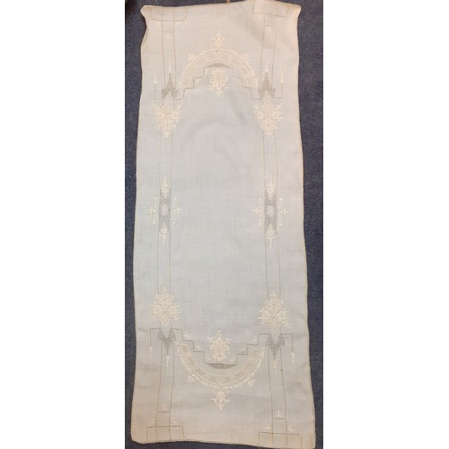 258 - A quantity of vintage table linen to include a taupe machine embroidered cut-work tablecloth 40