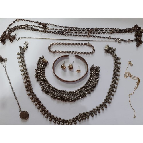 274 - A quantity of vintage costume jewellery to include a Victorian brown woven bracelet with a Pinchbeck... 