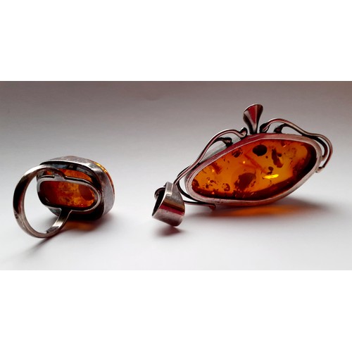 270 - A quantity of costume jewellery to include a Modernist white metal and amber pendant and ring, a whi... 