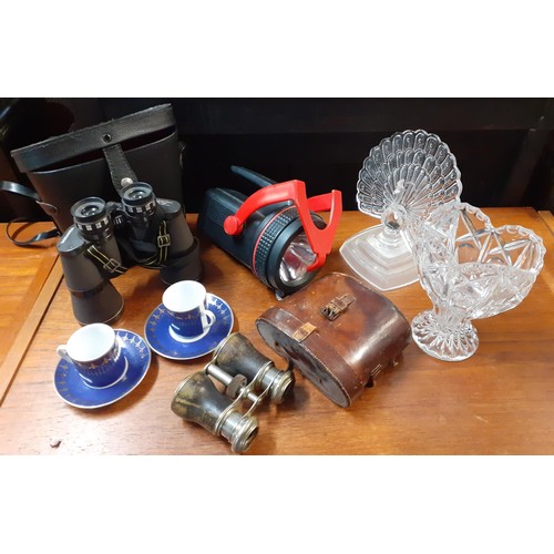 492 - A miscellaneous lot to include binoculars, opera glasses and glassware. Location: G (store right bac... 