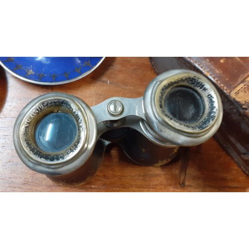 492 - A miscellaneous lot to include binoculars, opera glasses and glassware. Location: G (store right bac... 