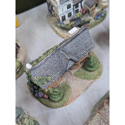 352 - A collection of 19 boxed Lilliput Lane model cottages A/F, to include 'The Pinkertons Post Office', ... 