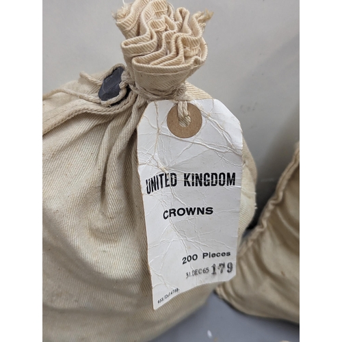 358 - British Coins - five sealed bags of Crowns, 200 pieces per bag, dated 31/12/1965 x 3, 14/01/1966 x 2... 