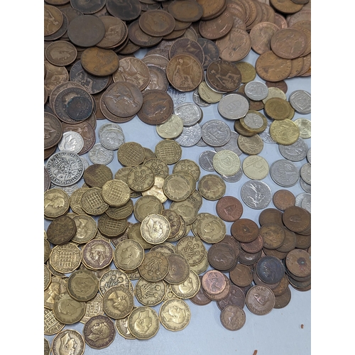 364 - Mixed coins - a collection of Victoria - Elizabeth II pennies, halfpennies, farthings, and a quantit... 