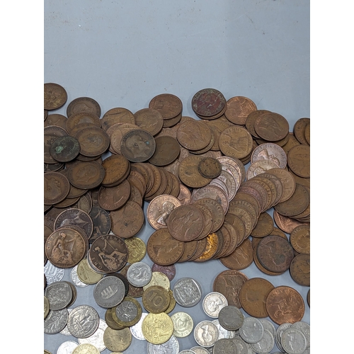 364 - Mixed coins - a collection of Victoria - Elizabeth II pennies, halfpennies, farthings, and a quantit... 