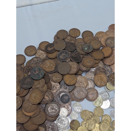 364 - Mixed coins - a collection of Victoria - Elizabeth II pennies, halfpennies, farthings, and a quantit... 