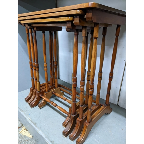 545 - A quartetto nest of walnut tables on turned legs and splayed feet united by turned stretchers 69.5x6... 